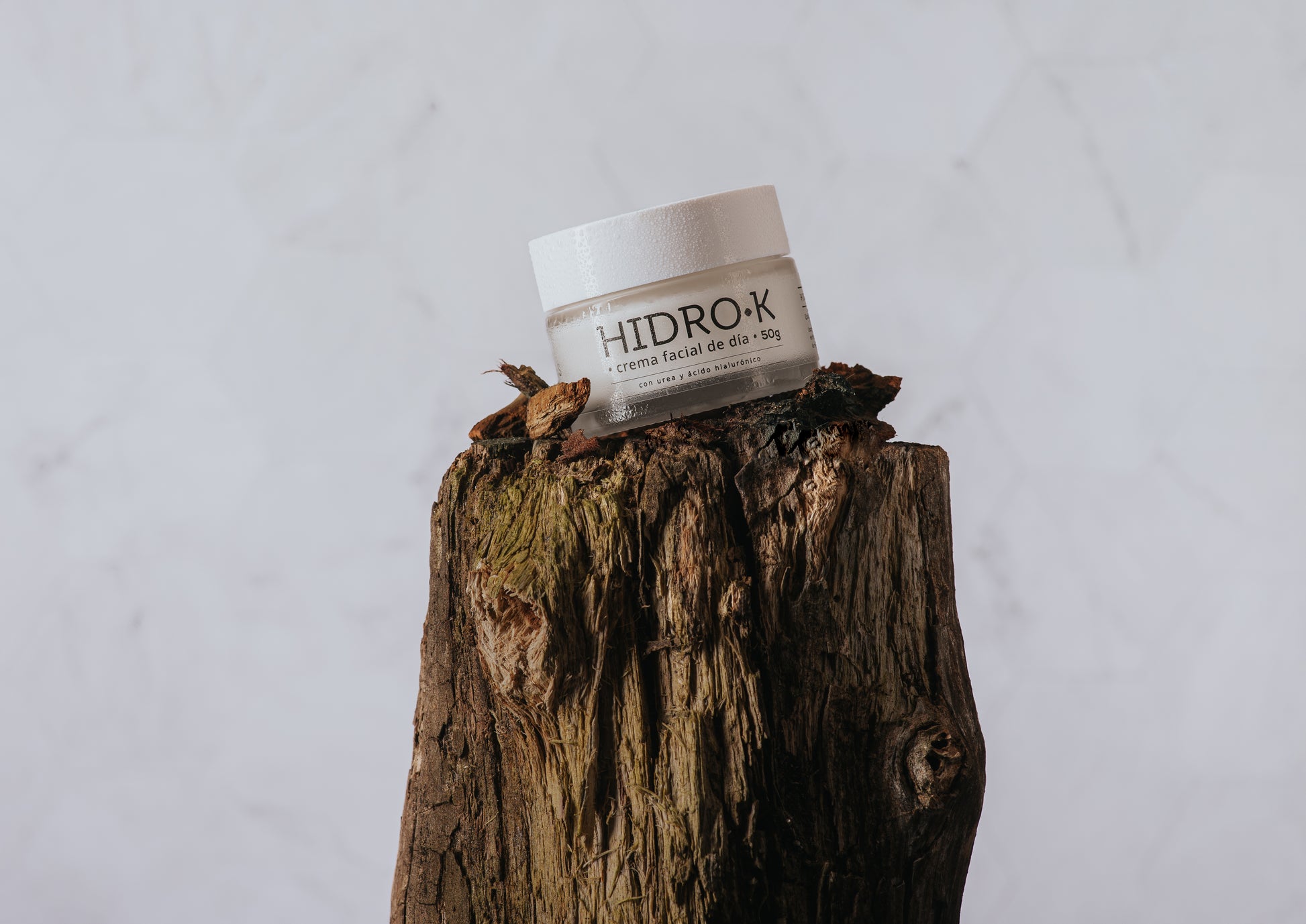Kénos Hydro-K Day Cream displayed in a natural Patagonian-inspired setting – clean skincare backed by science.