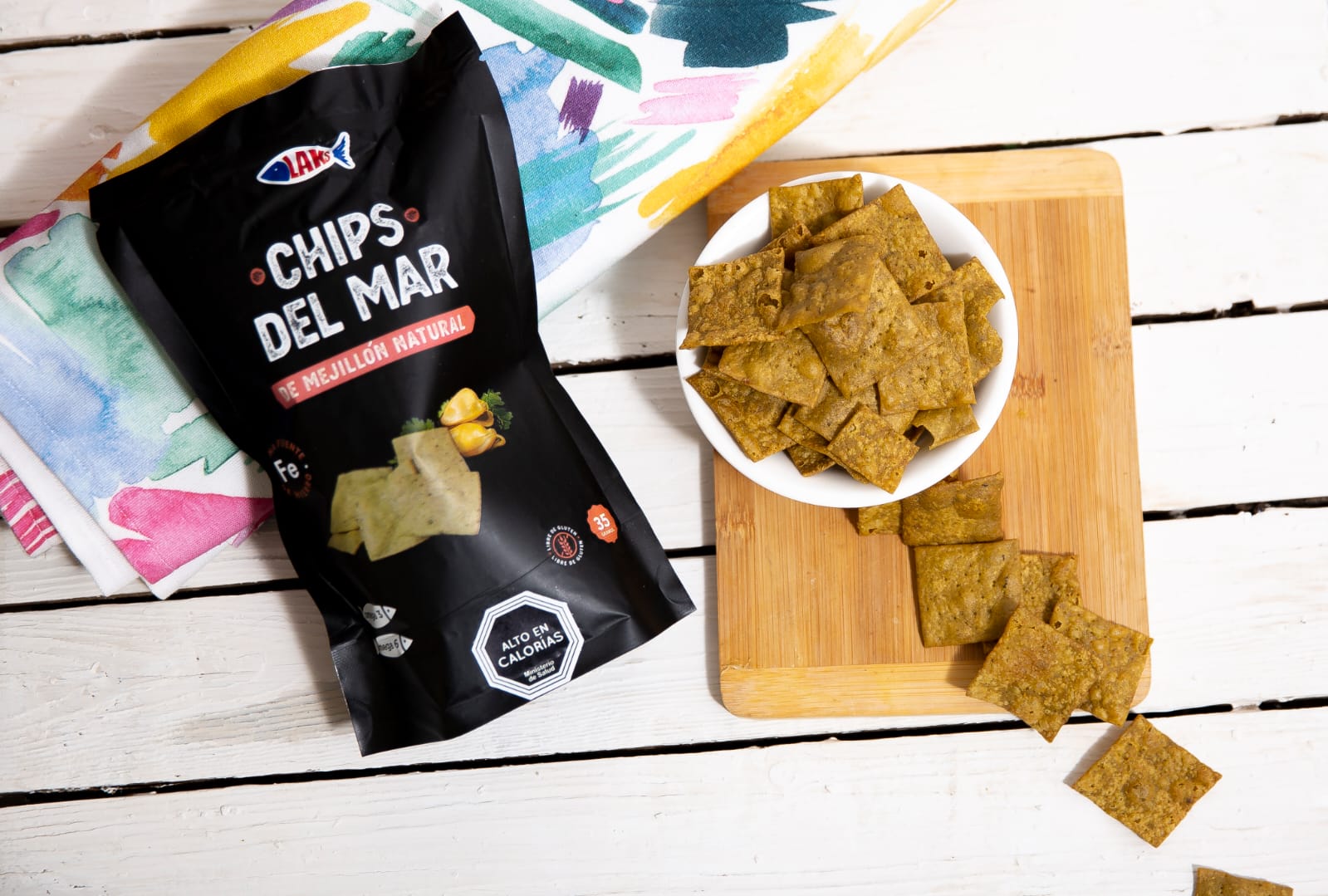 Laks Mussels Chips displayed in a bowl – savory seafood snack rich in protein and omega-3s.