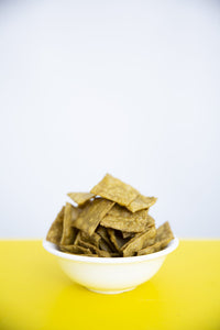 Laks Mussels Chips displayed in a bowl – savory seafood snack rich in protein and omega-3s.